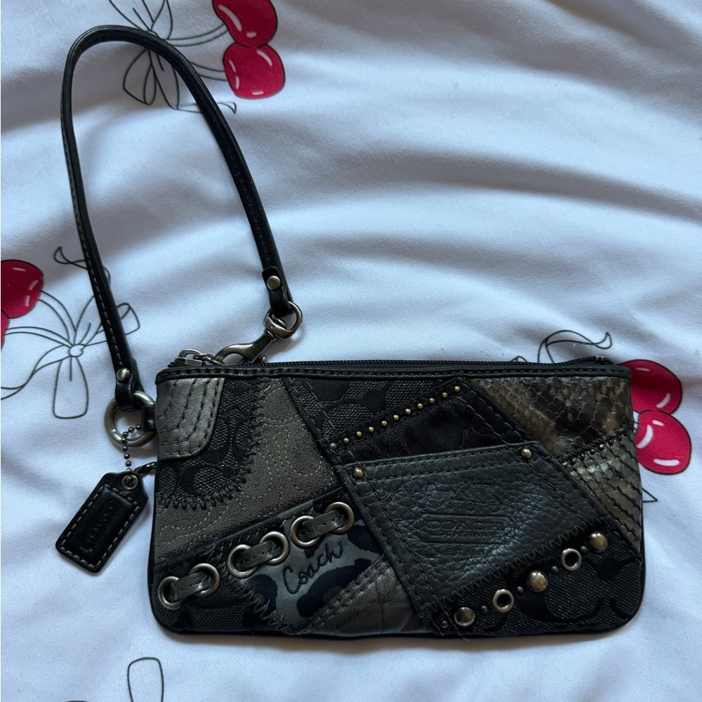 🖤Y2K Rare Coach Black and Gray Patchwork Studded Wristlet - Picture 2 of 8